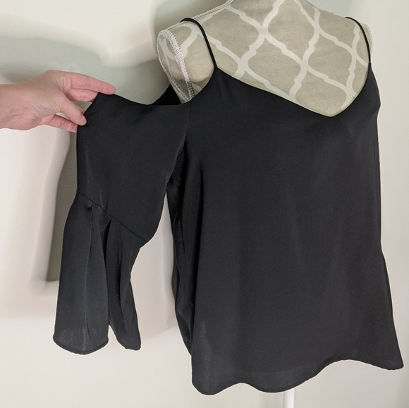 NWT H&M cold-shoulder top - Picture 2 of 4